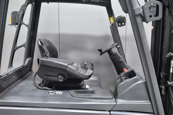 LINDE E 30 L - 01