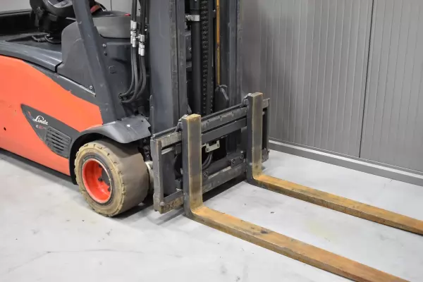 LINDE E 20 L - 02