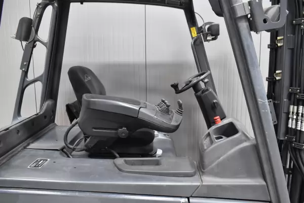 LINDE E 25 L - 01