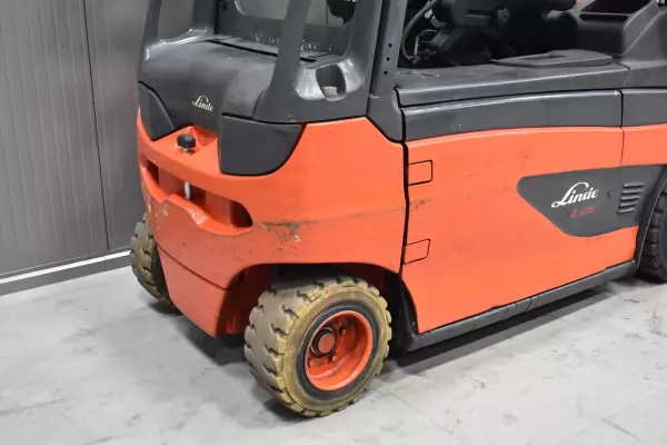 LINDE E 25 L - 01