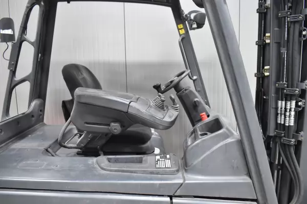 LINDE E 30 L - 01