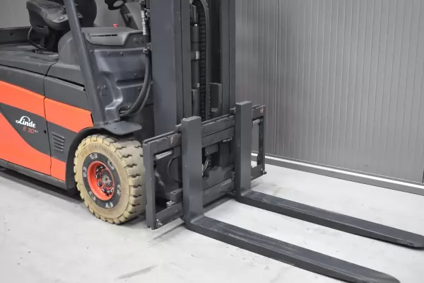 LINDE E 30 L - 01