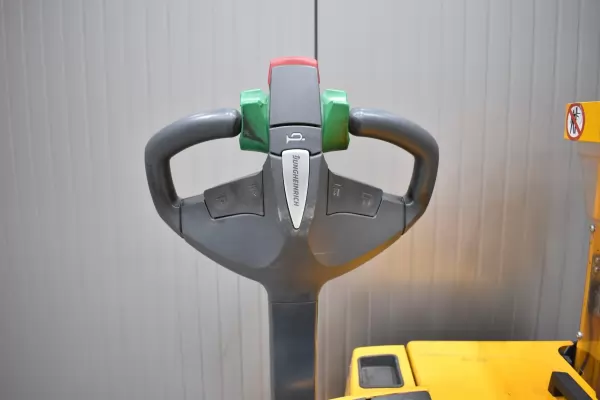 JUNGHEINRICH EJD 220